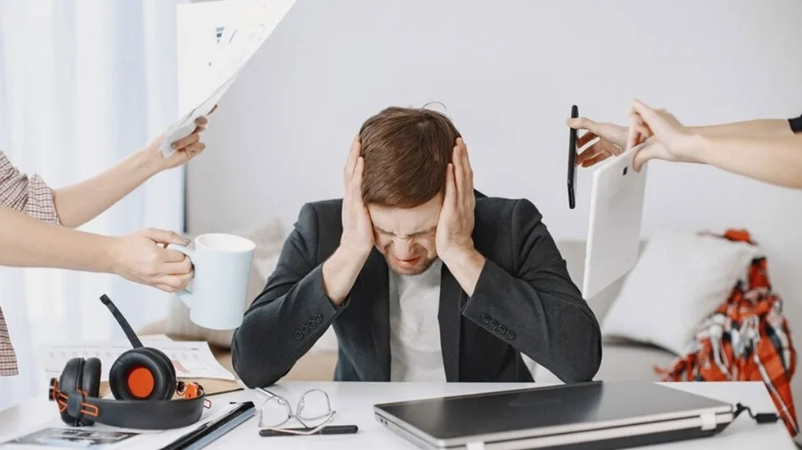 How to Reduce Information Overload at Work cause of employee burnout e1752232986192